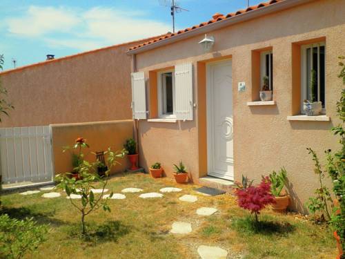 Les Petits Bonneveaux. Salles Sur Mer Codice promozionale Francia Booking.com
