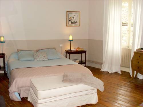 Périgné Frankreich Promo-Code Booking.com