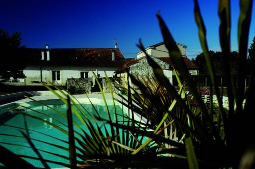 Asnières-la-Giraud Código Promocional de Francia Booking.com