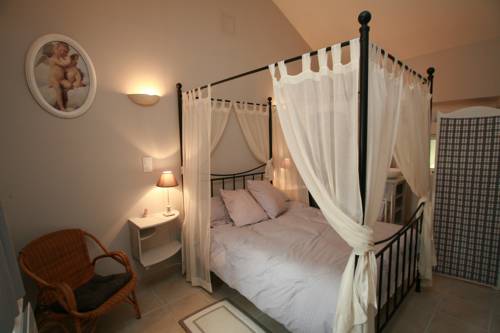 Tresques France Promo Code Booking.com