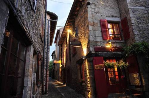 Billom Frankreich Promo-Code Booking.com